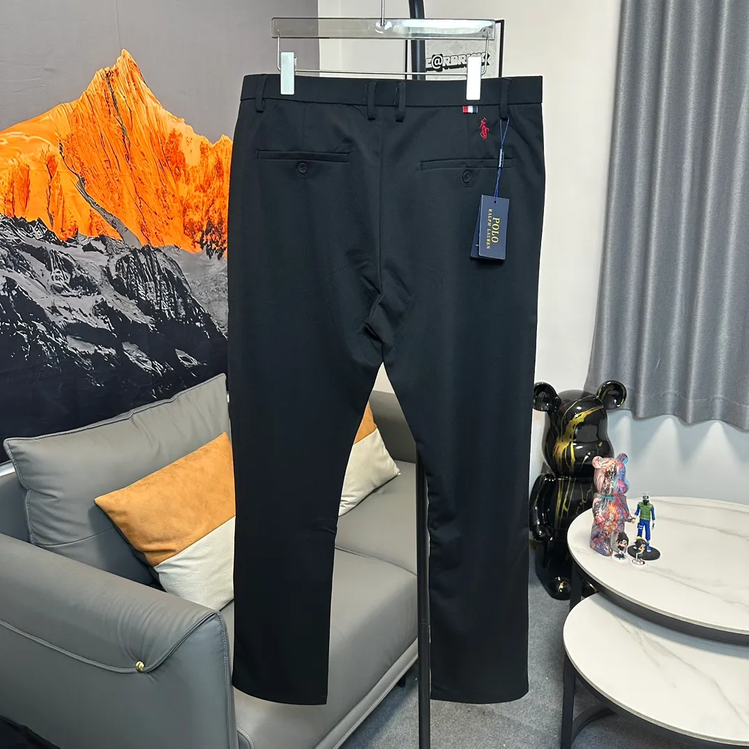P210 Ralph Lauren/Polo men's business casual trousers, men's high-end business casual trousers, imported and selected 100% eco-friendly cotton fabrics for customers... Various rough and inferior fabrics imitated from polyester, chemical fiber, and nylon on the market, with real comfort and texture beauty, excellent skin-friendliness, superior breathability, and good thermal insulation effect. The texture structure restores the pure and rustic nature of cotton. It is visually very attractive and full of artistic conception! Customized original hardware The designer of this item has weakened the strong sense of fashion to a certain extent. It is derived from the improved design of formal trousers. It has a distinctive charm and is in line with modern urban aesthetics! There is no pressure to match. It is recommended that you buy a few for leisure! Soft, delicate and skin-friendly! Excellent quality, fine workmanship, simple and elegant style, perfect product. Waist, hip, trouser length, thigh circumference M.          71.  106. 96.   64 L 75 110 99 67 XL 79 116 102 70 2XL 83 121 105 72.5 Trial weight L. 120-150 catties Male: Height 175 and 172 pounds. Try on XL slim fit and XXL loose fit.